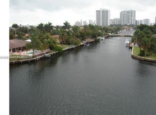301 Golden Isles Dr APT 211, Hallandale, FL 33009