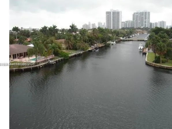 301 Golden Isles Dr APT 211, Hallandale, FL 33009