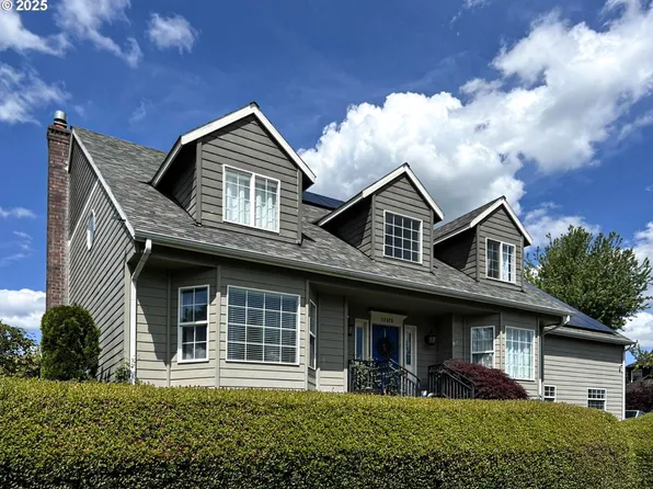 12575 SE Bluff Dr, Clackamas, OR 97015