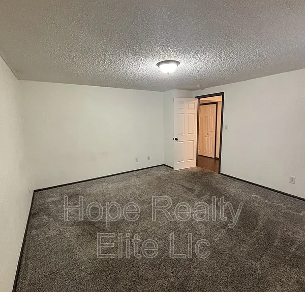 2079 Sussex Ln — Photo 24