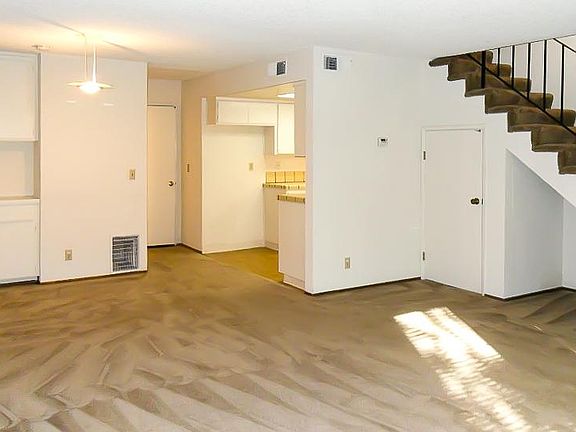 3rd image of 541 Giuffrida Ave