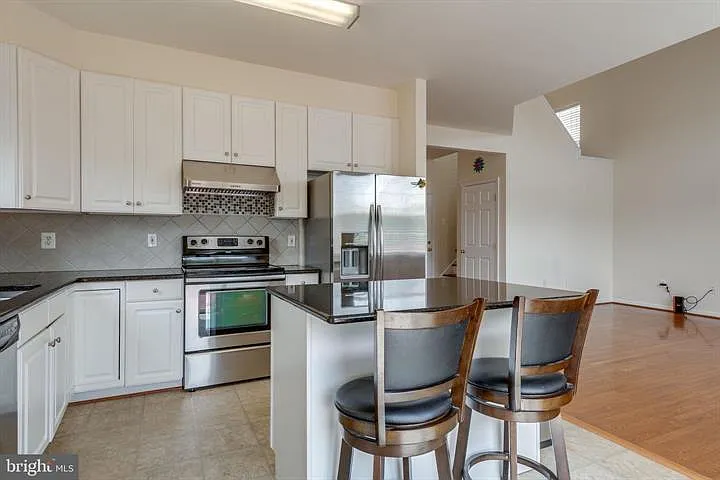 6805 Hollow Glen Ct — Photo 4