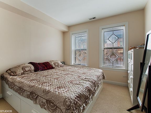 5th image of 2124 N Hudson Ave APT 201