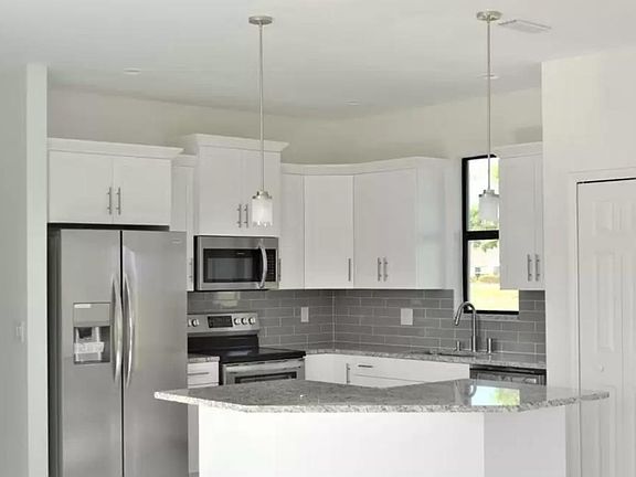 2nd image of 1102 NE 16th Pl