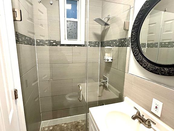 4th image of 644 Newark Ave APT 4
