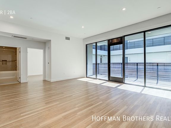 3rd image of 535 S Kingsley Dr #305A
