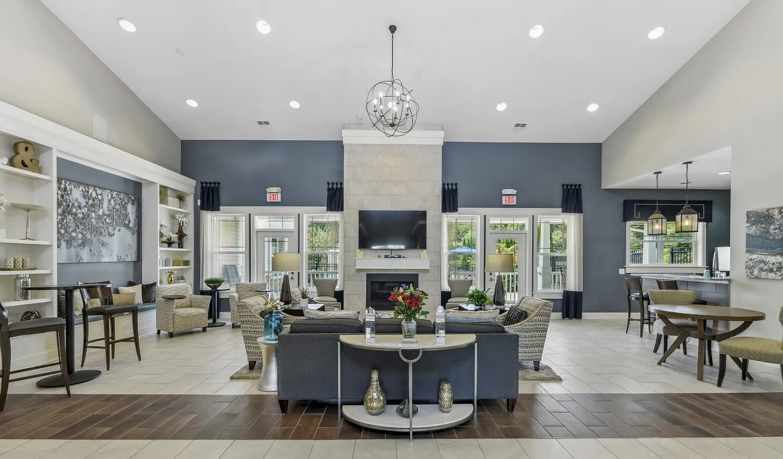 Addison Court — Photo 1