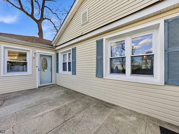 4th image of 7 Valley Rd APT B