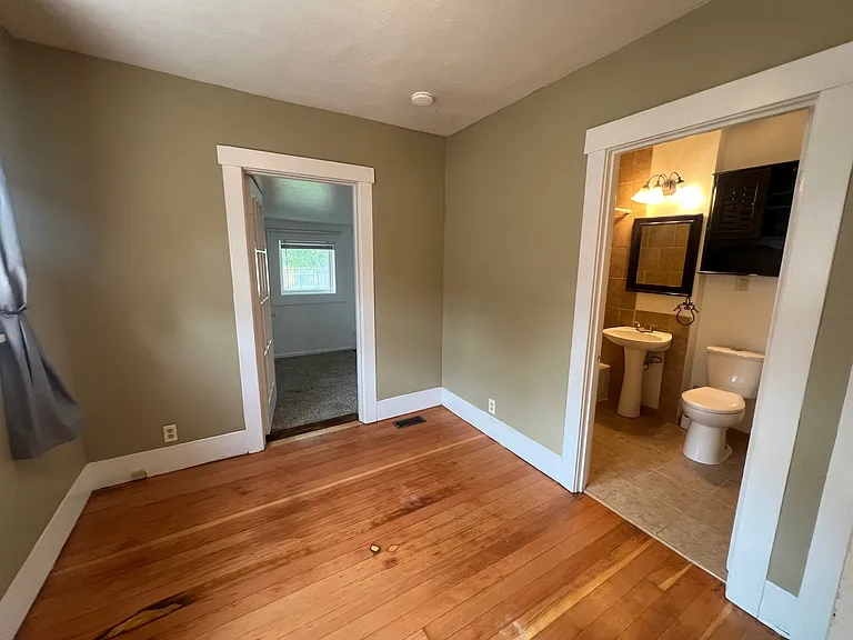 216 Alderson Ave — Photo 8