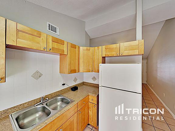 5th image of 10216 Centennial Ct