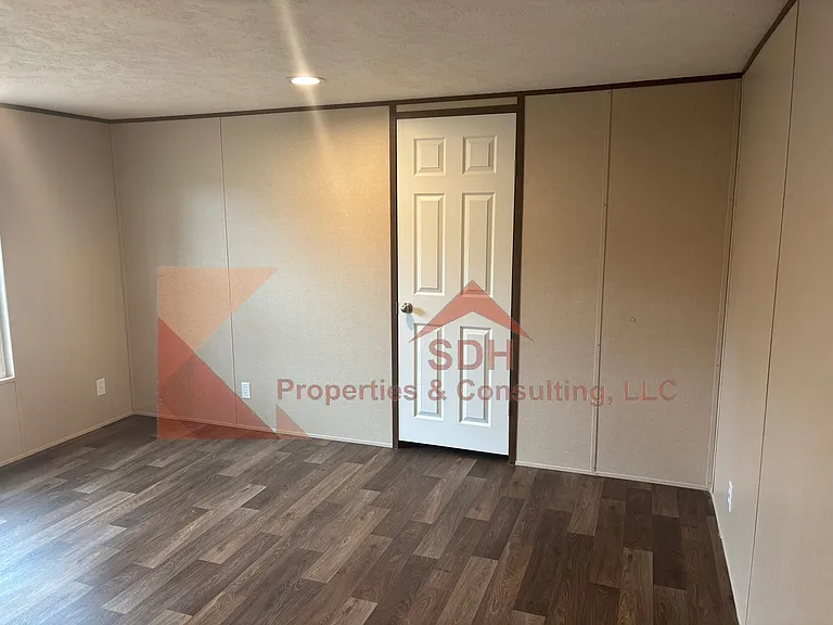 147 Langley Dr — Photo 7