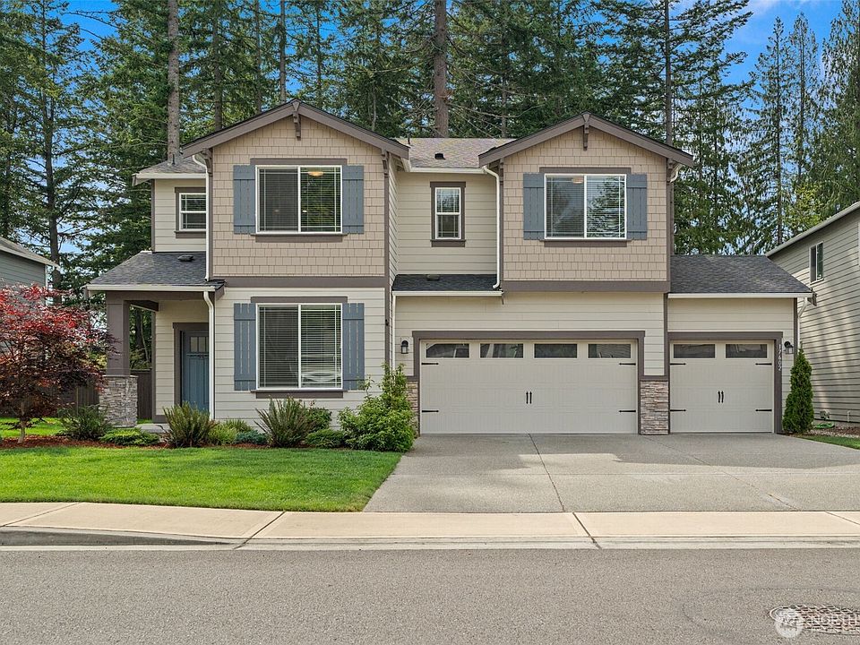 Welcome home to this charming 3-car garage beauty, nestled on a tree-lined street with a greenbelt backdrop and picture-perfect curb appeal.>