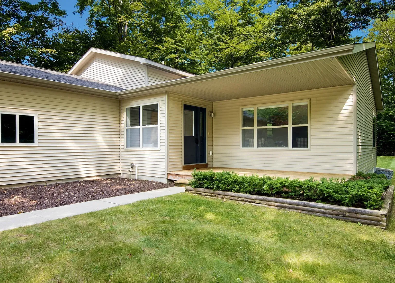 3 bed, 2000 sqft, $2,800 — Photo 2