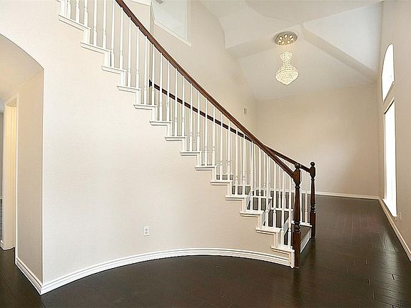 3rd image of 5835 Willow Wood Ln