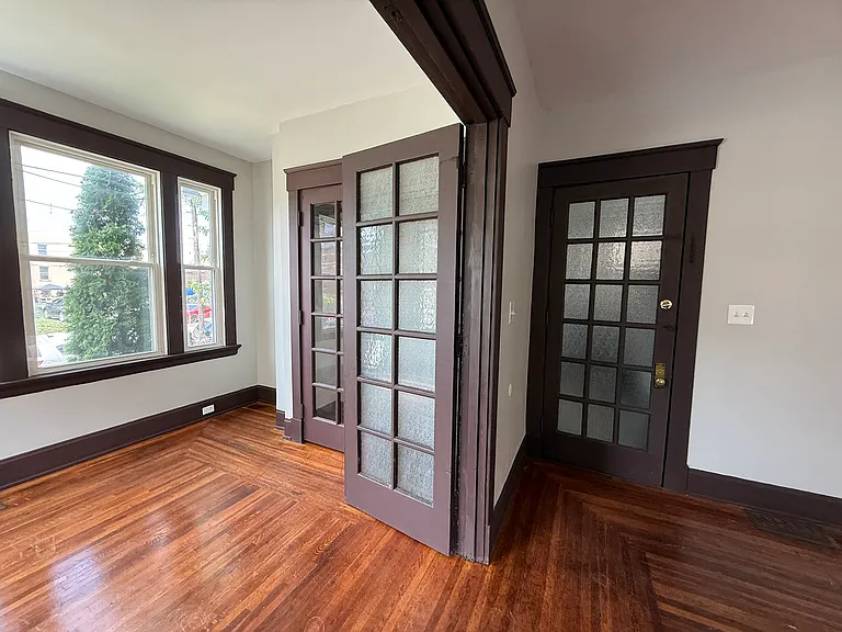 2035 Weyer Ave #5 — Photo 21