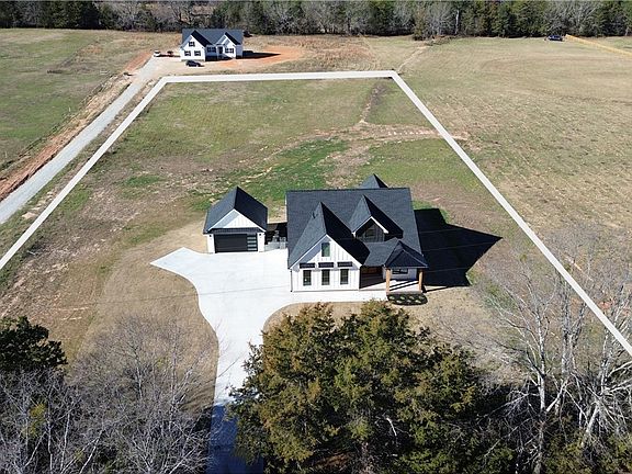 3rd image of 723 Holliday Dam Rd