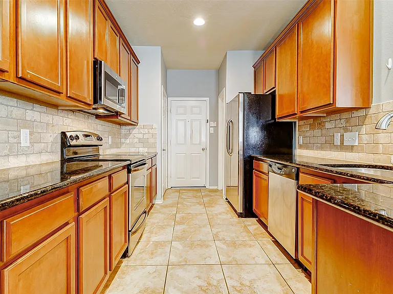 24522 Folkstone Cir — Photo 3