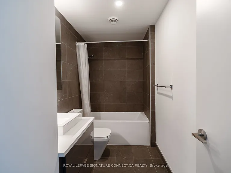21 Lawren Harris Sq #910 — Photo 11