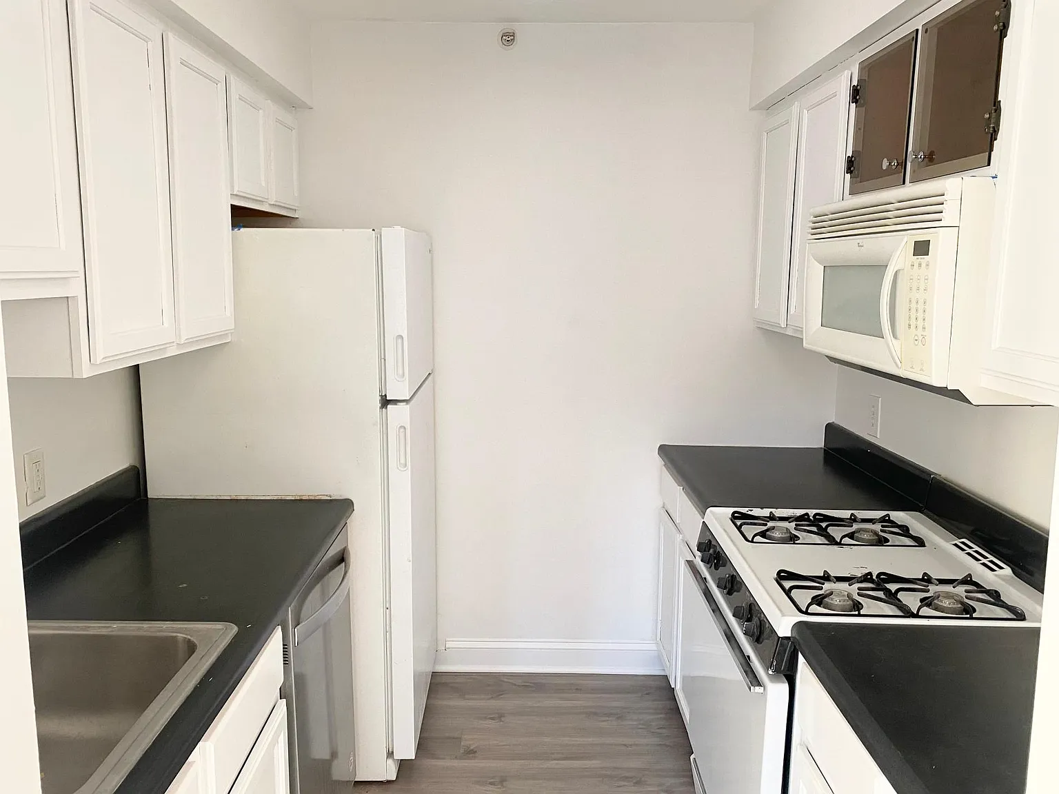 1 bed, 802 sqft, $2,200 — Photo 4