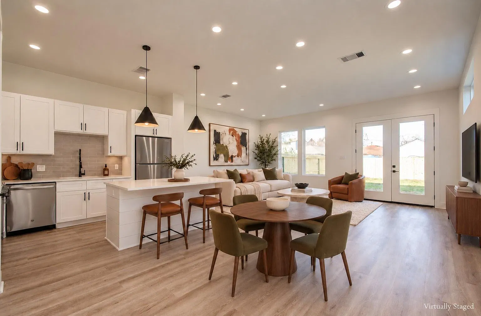 3 bed, 3.5 bath, 2070 sqft, $2,900 — Photo 3