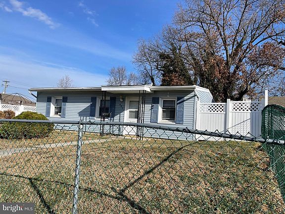 3rd image of 401 Carver Dr
