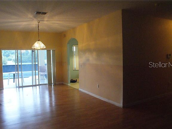 3rd image of 523 Brighton Ct