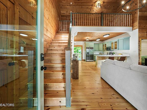 4th image of 555 Bedloe Way