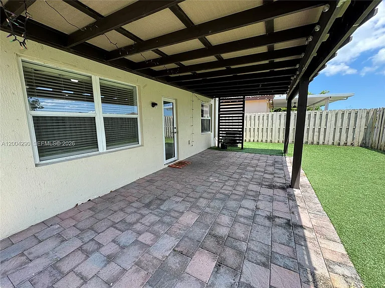 2653 NE 3rd Ct — Photo 9