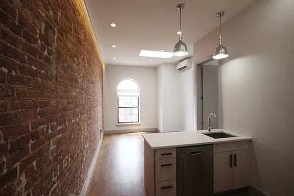 Rented by Nooklyn NYC LLC | media 46