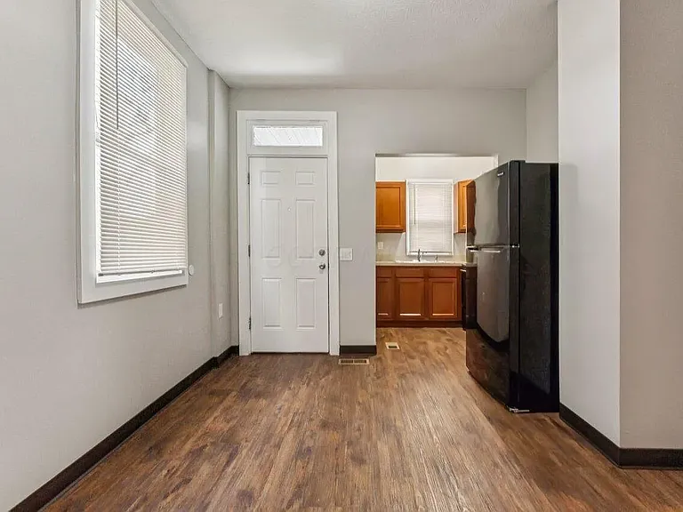 882 Gilbert St — Photo 10