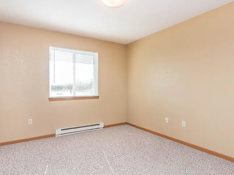 Campus View Apartments — Photo 8