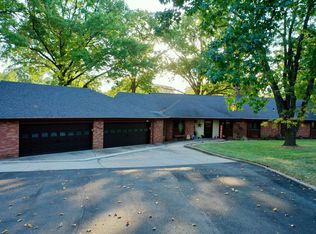 2834 SW Burlingame Rd, Topeka, KS 66611