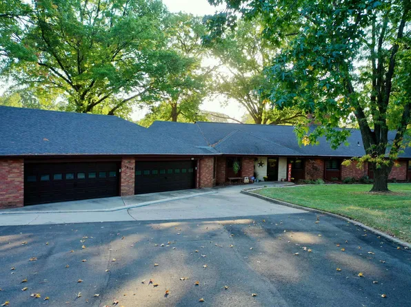 2834 SW Burlingame Rd, Topeka, KS 66611