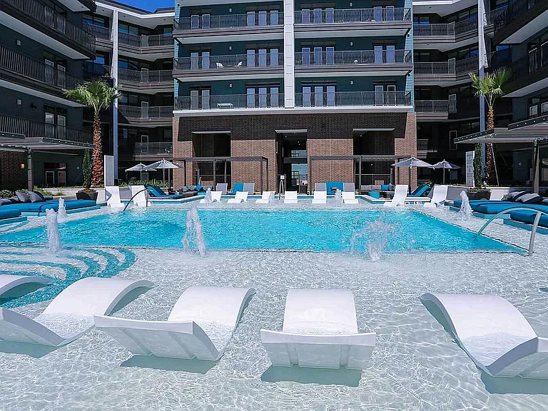 PearlWashington_ext_pool-1