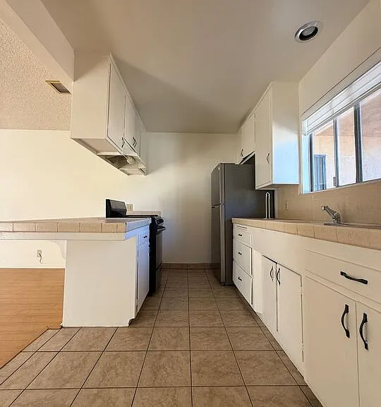 1131 Elm Ave #G — Photo 2
