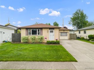 9 Oakwood Dr, Cheektowaga, NY 14227