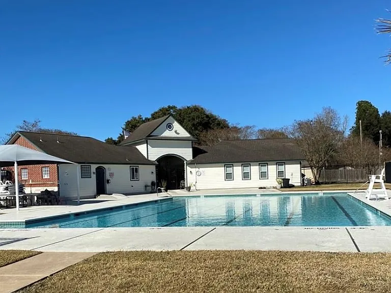 21722 Ridgewood Dr — Photo 24
