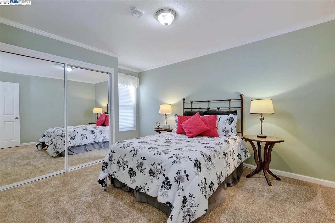 4 bed, 1830 sqft, $4,499 — Photo 1