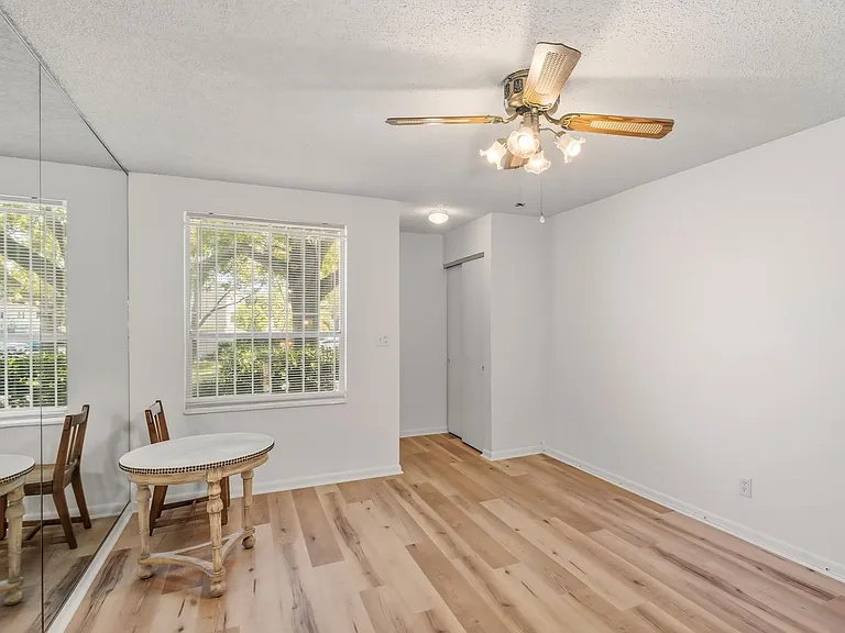 4521 W La Villa Ln — Photo 3