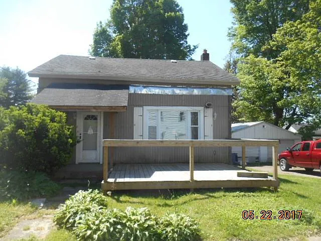 129 E 1st St photo 1