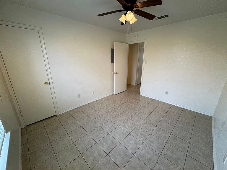 1712 Benttree Dr — Photo 16