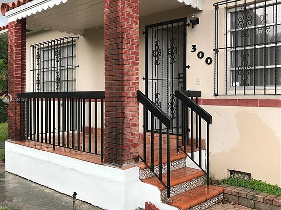 2nd image of 300 NW 32nd Ave #302