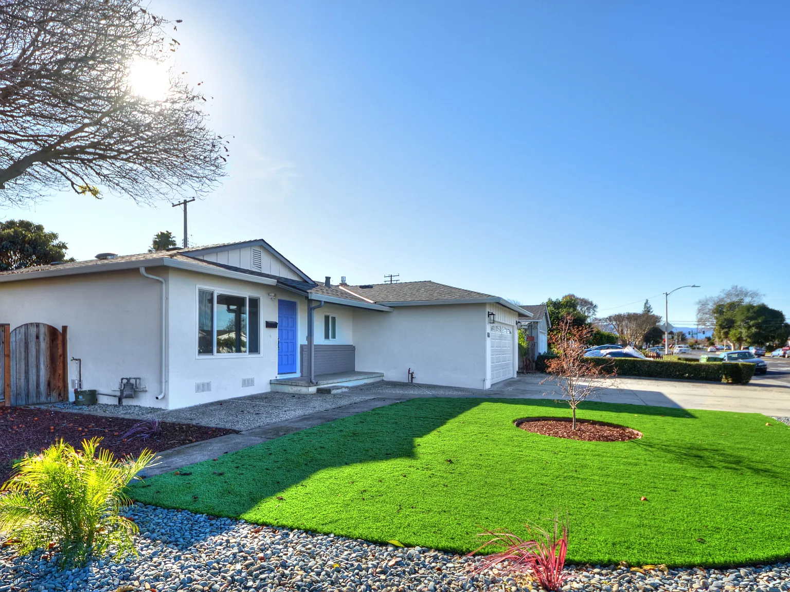 3 bed, 2.0 bath, 1207 sqft, $5,400 — Photo 1