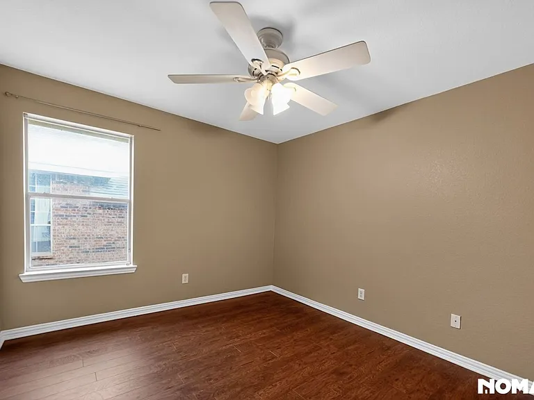 409 Lois Ln — Photo 13