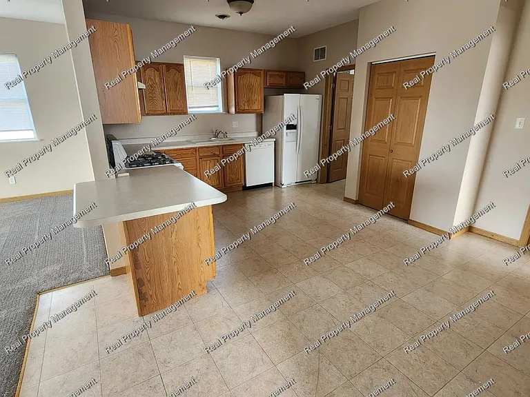 10704 Pike St — Photo 6