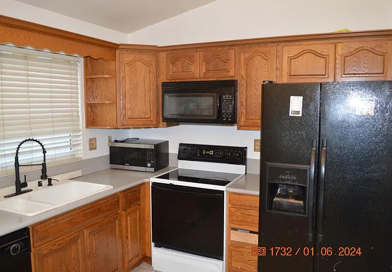 1561 Spring Ct — Photo 7