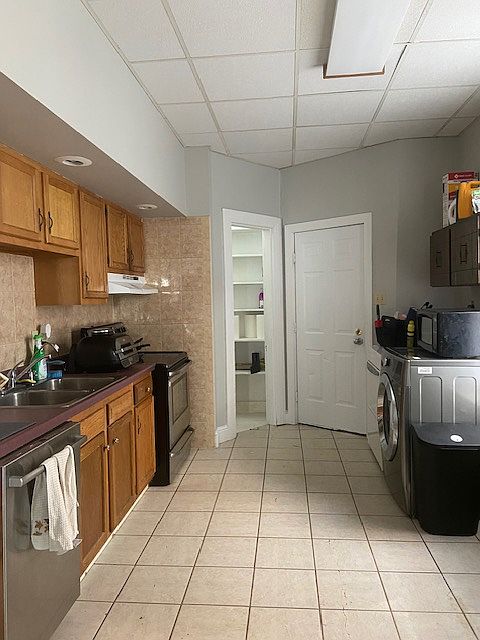 2nd image of 272 W Jackson St