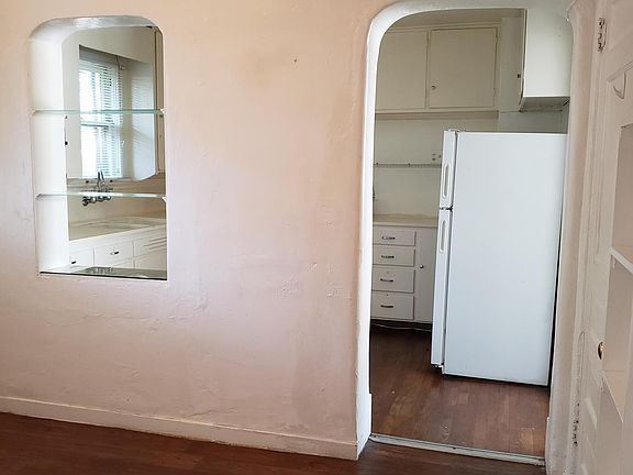 5th image of 612 Copper Ave NE