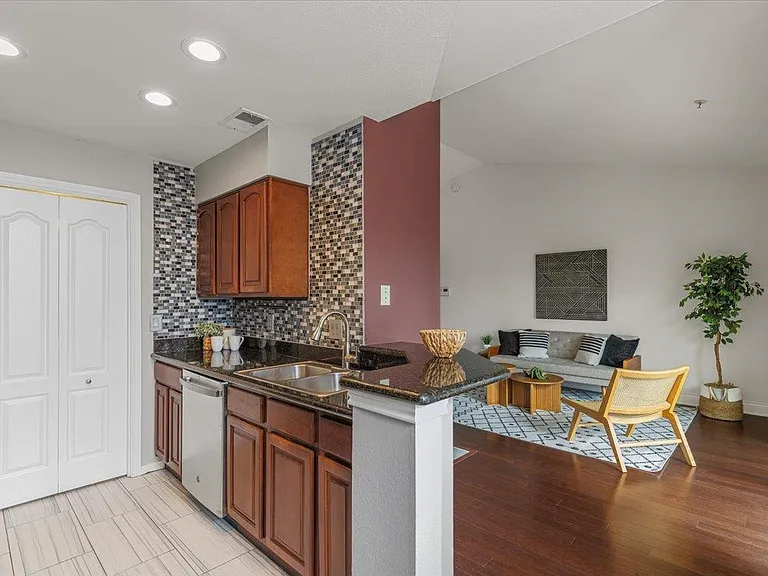 6000 Shepherd Mountain Cv #411 — Photo 8
