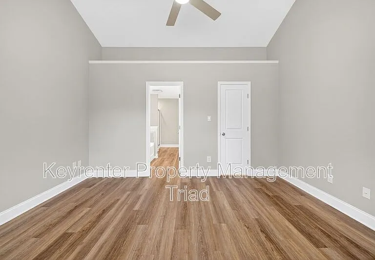 1153 Hawick Dr — Photo 33